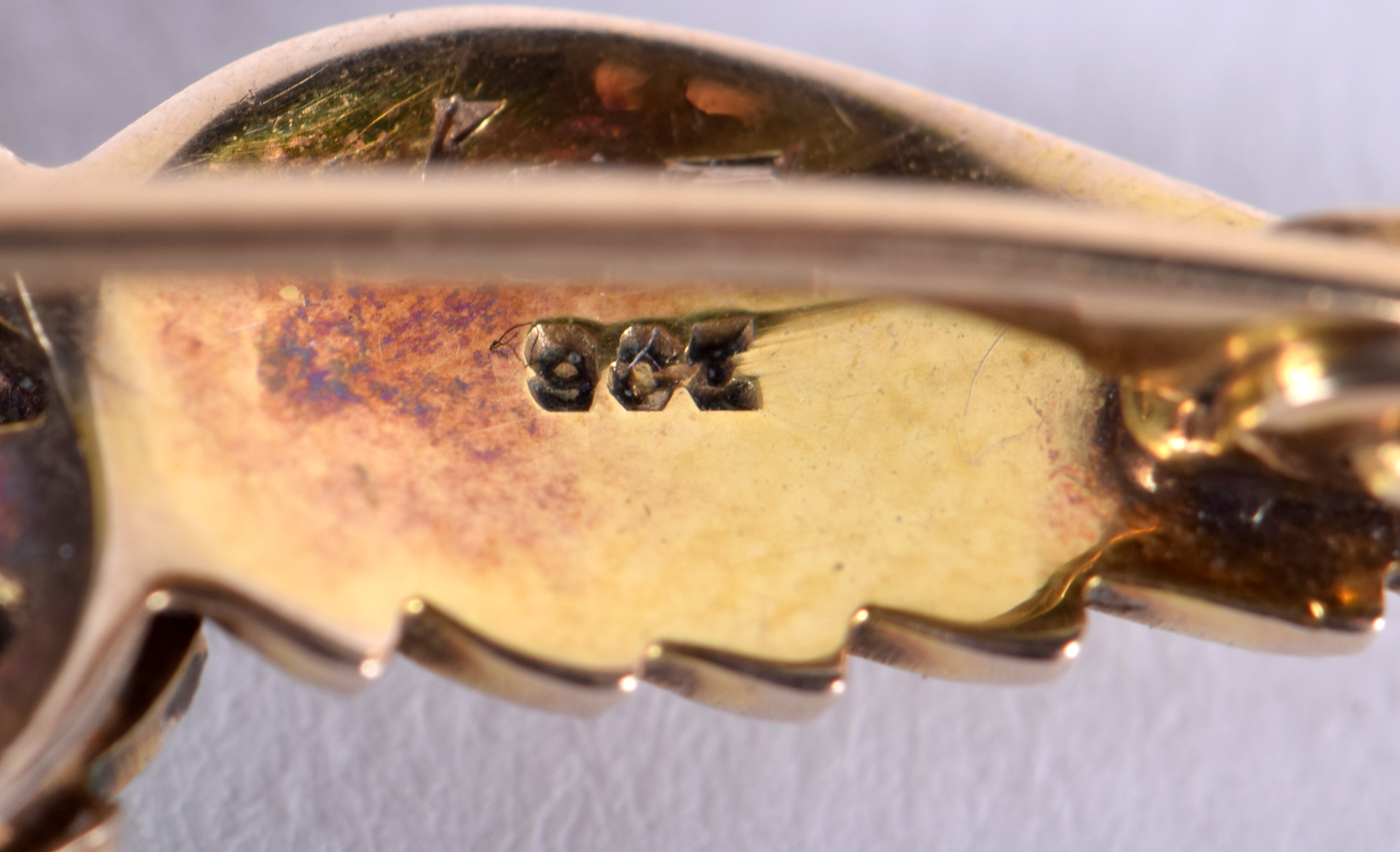 A VINTAGE GOLD RAF ENAMEL SWEETHEART BROOCH. 4.3 grams. 4.5 cm wide. - Image 3 of 4