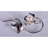 A VINTAGE SILVER AND PEARL BROOCH. 4 cm wide.