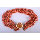 AN 18CT GOLD AND CORAL NECKLACE. 90 grams. 38 cm long.