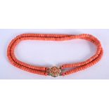 AN 18CT GOLD AND CORAL NECKLACE. 62 grams. Strand 34 cm long.