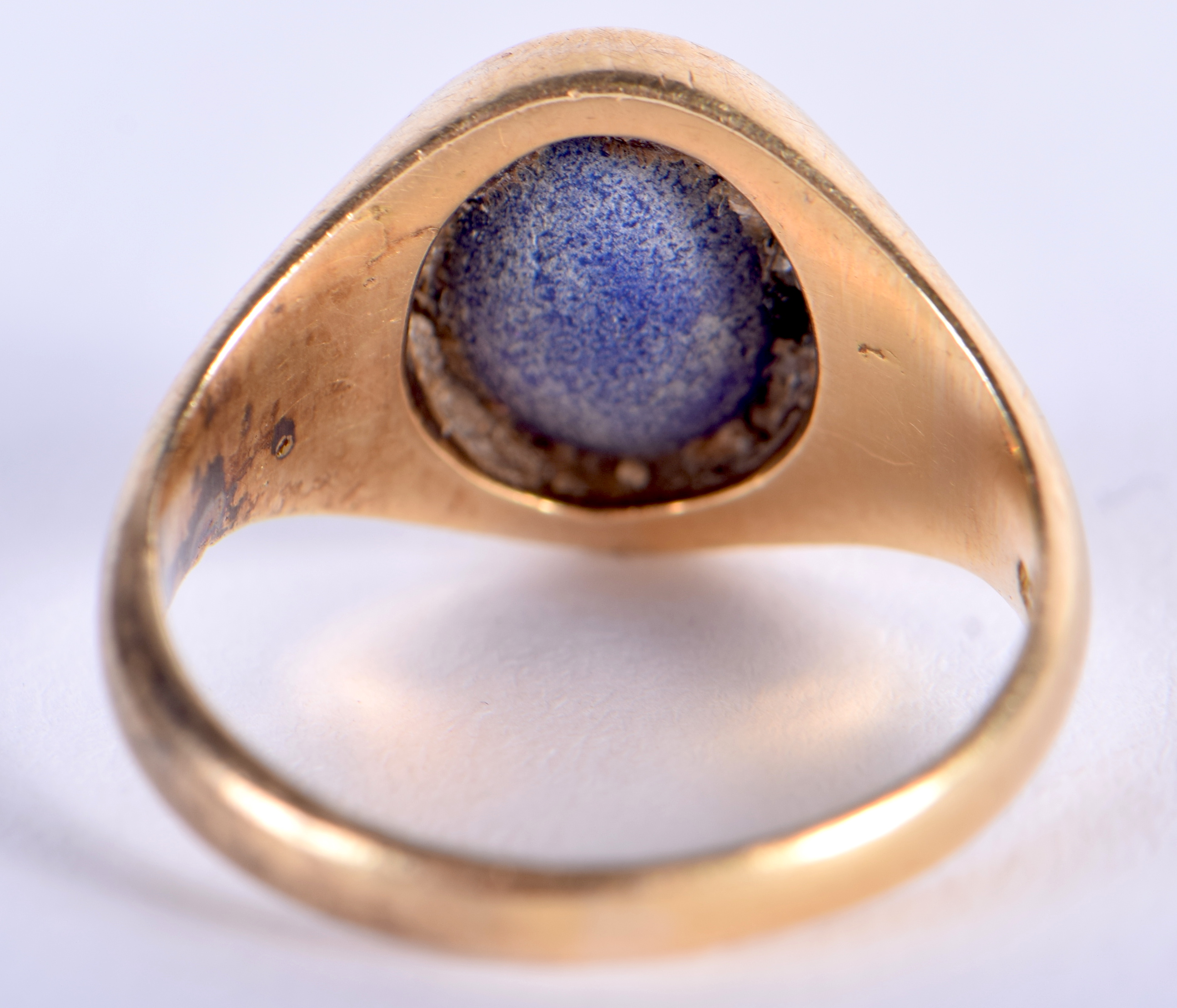 AN 18CT GOLD AND LAPIS LAZULI RING. 4.4 grams. J. - Image 2 of 3