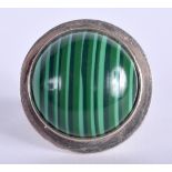 A SILVER AND MALACHITE RING. N/O.