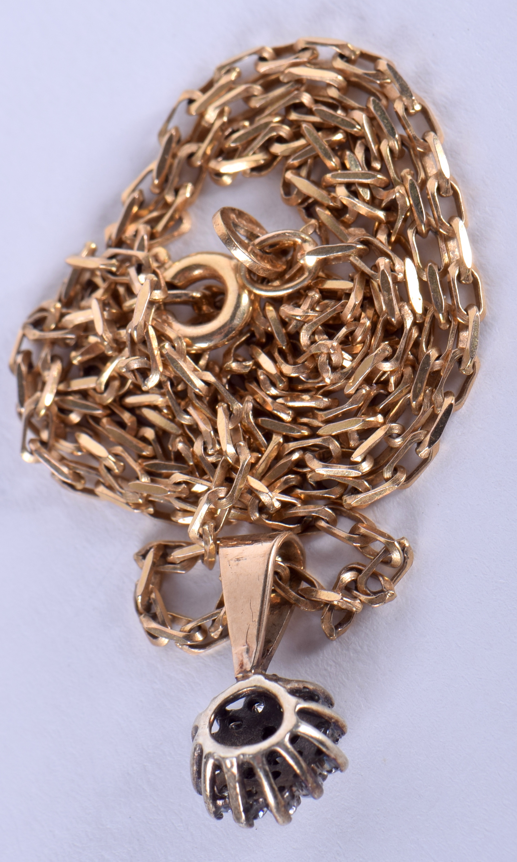 A GOLD AND DIAMOND NECKLACE. 4.8 grams. - Image 2 of 3