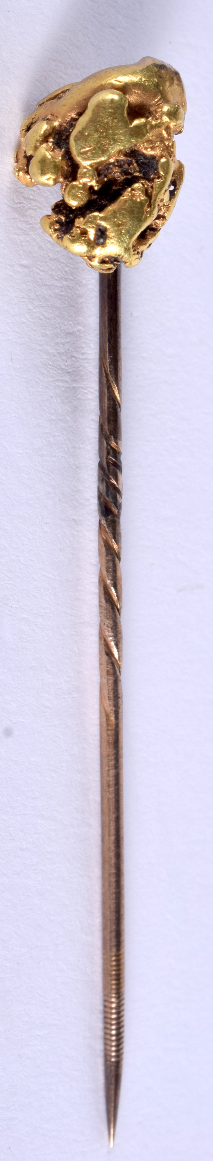 AN ANTIQUE GOLD NUGGET TIE PIN. 4.5 grams. 5.75 cm long.