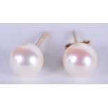 A PAIR OF GOLD AND PEARL EARRINGS.