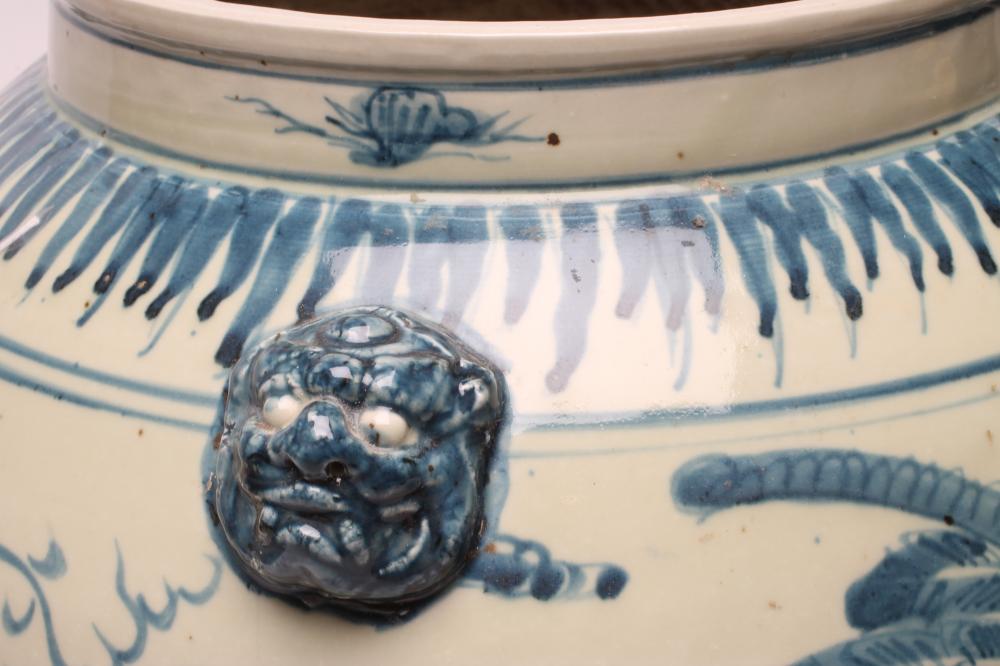 A LARGE CHINESE PROVINCIAL PORCELAIN JAR of ovoid form with four moulded and applied masks to the - Bild 2 aus 3