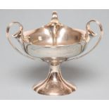 AN EDWARDIAN ART NOUVEAU SILVER CENTRE DISH, maker Goldsmiths & Silversmiths Co. Ltd., London