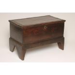 AN OAK BOARDED BOX, early/mid 18th century, the hinged lid with gauged perimeter banding opening