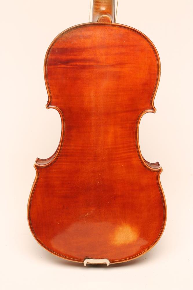 A VIOLA with one piece back, pine fascia with notched sound holes, ebony turning pegs, unmarked - Bild 4 aus 7