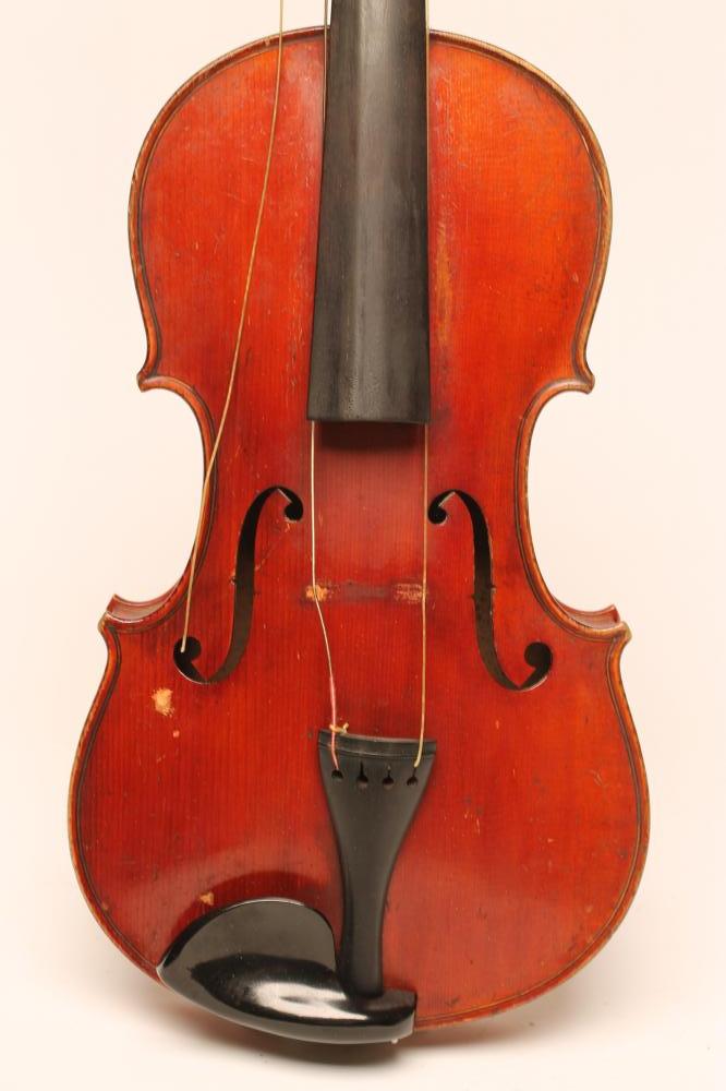 A VIOLA with one piece back, pine fascia with notched sound holes, ebony turning pegs, unmarked - Bild 2 aus 7