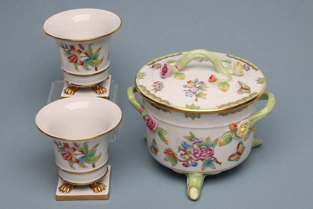 A HEREND PORCELAIN SMALL TUREEN AND COVER, modern, of cylindrical form with basket weave moulded