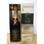 One bottle 1999 Moet & Chandon Millesime Blanc, boxed (Est. plus 21% premium inc. VAT)