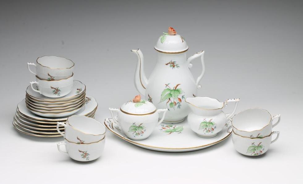 A HEREND PORCELAIN TEA SERVICE, modern, printed and overpainted in polychrome enamels with the "Rose - Image 3 of 7