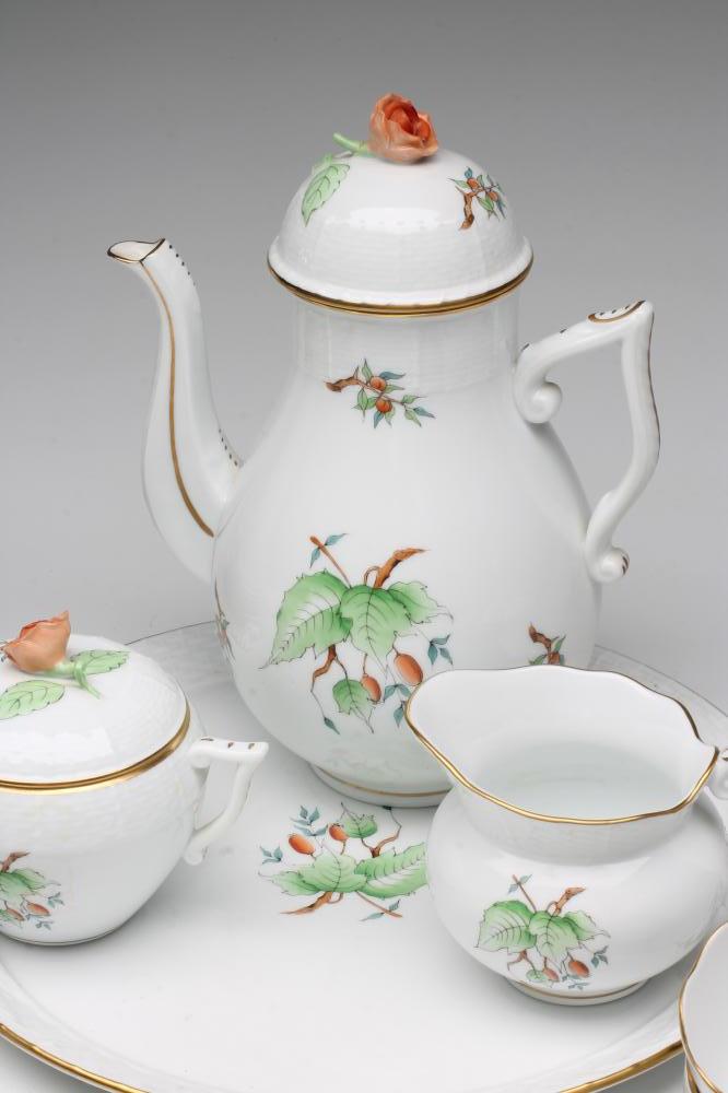 A HEREND PORCELAIN TEA SERVICE, modern, printed and overpainted in polychrome enamels with the "Rose - Image 4 of 7