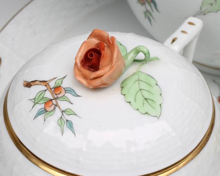 A HEREND PORCELAIN TEA SERVICE, modern, printed and overpainted in polychrome enamels with the "Rose - Image 7 of 7