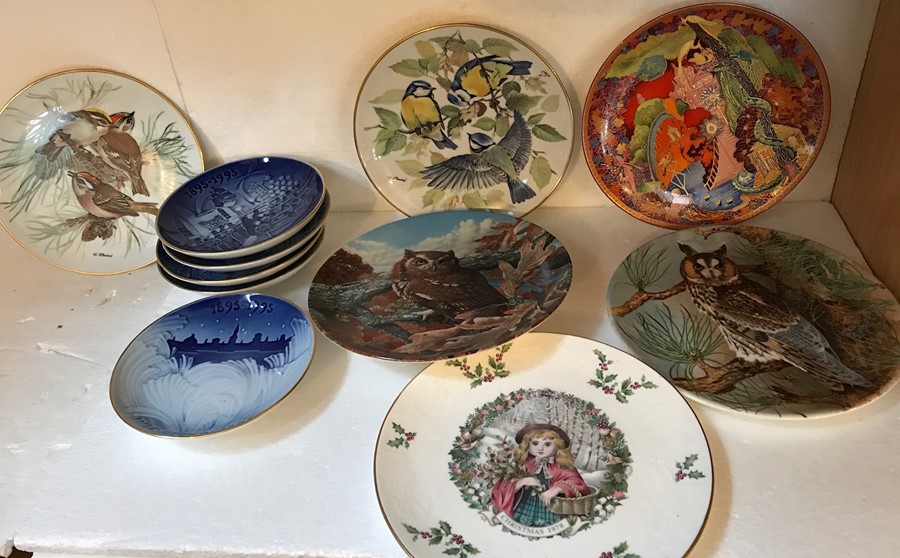 Collectors plates to include Wedgwood , Fairlyland Magic, Edwin M Knowles, Coalport, Bradford