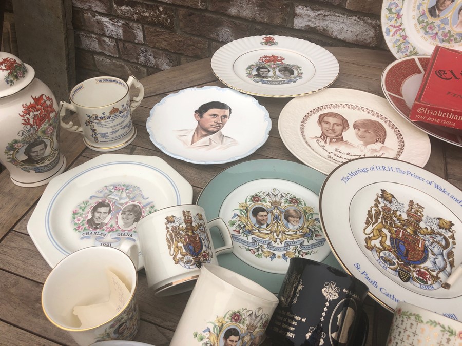 Royal commemorative ceramics etc to celebrate the marriage in 1981 of Prince Charles to Lady Diana - Image 3 of 4