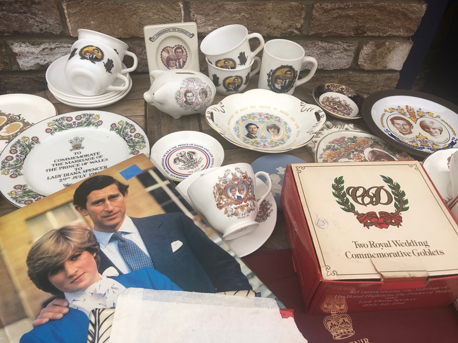 Royal Commemorative ceramics, glass, etc to celebrate the 1981 marriage of Prince Charles and Lady - Image 3 of 4