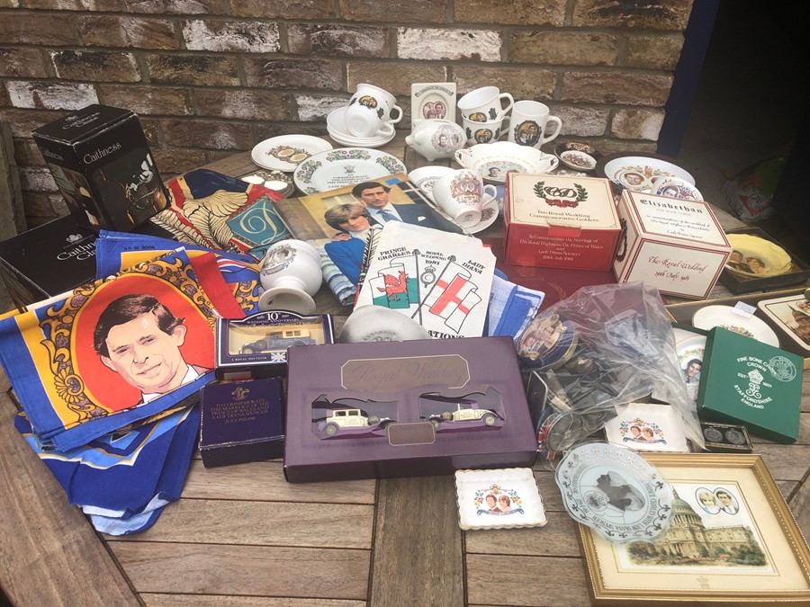 Royal Commemorative ceramics, glass, etc to celebrate the 1981 marriage of Prince Charles and Lady