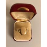 A gents 9ct gold signet ring, 4.9gms.