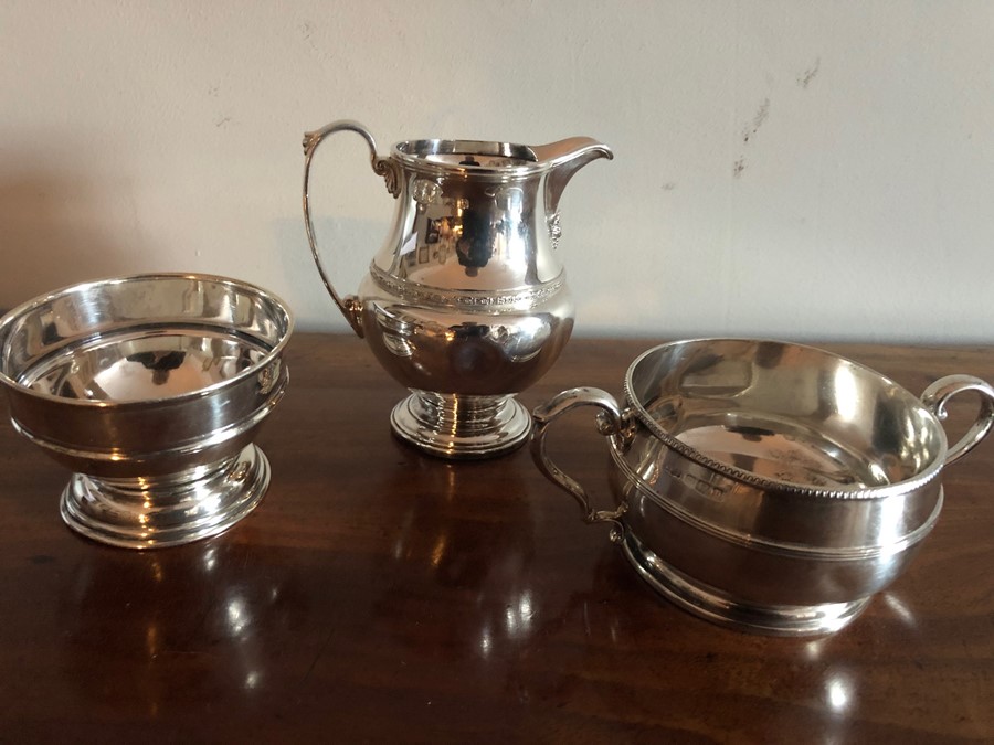 A silver jug and 2 bowls. 14.2ozt.