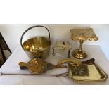 Brass items to include jam pan, 2 kettles stands, bellows x 2, toasting forks and brush and pan.