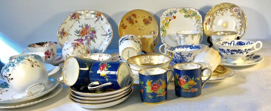 A quantity of cups and saucers to include 4 crown Staffordshire coffee cans, 1 saucer a/f, Doulton