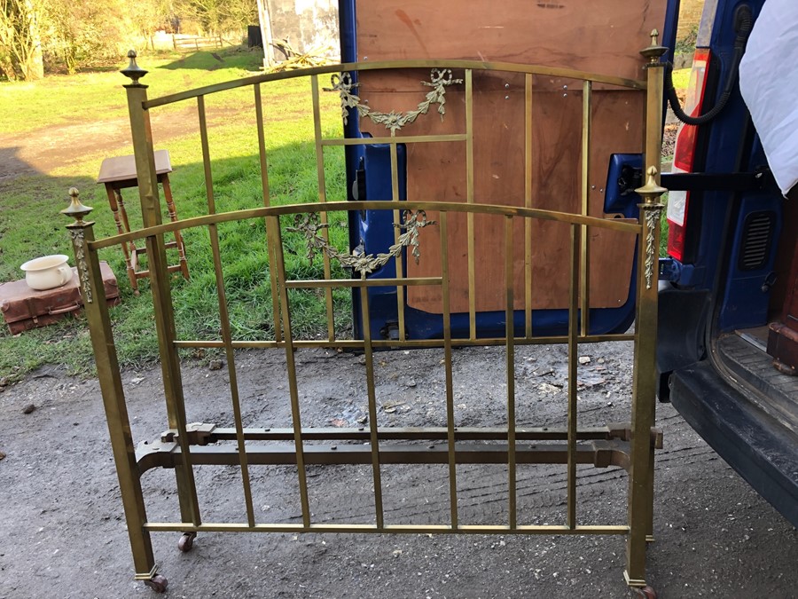 Edwardian brass double bedstead 4' 6'' wide.