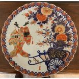 Large Japanese Imari porcelain charger 2 ladies, a rickshaw and some flowers 46 cm diam