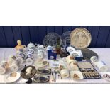 Commemorative memorabilia, mugs, pin dishes, spoons etc.