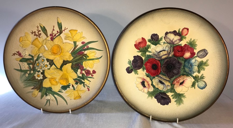 A collection of Bossons handpainted plates depicting flowers. Excellent condition. (10) - Image 2 of 2