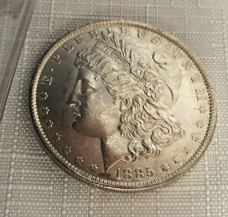An 1885 USA silver morgan dollar, 0.865 ozt.