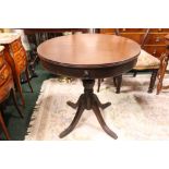 AN EARLY 20TH CENTURY DRUM / CENTRE TABLE, with two frieze drawers, raised on turned column