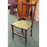 AN EARLY 20TH CENTURY SIDE CHAIR, with pierced splat back, raised on outswept leg, beaded detail