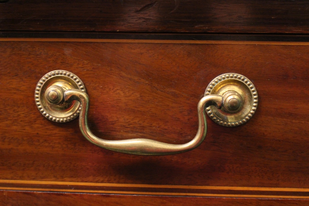 A VERY FINE EDWARDIAN MAHOGANY & INLAID BUREAU BOOKCASE, with astragal glazed two door cabinet, over - Image 5 of 5