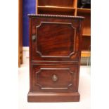 A MAHOGANY 'POT CABINET' CUPBOARD / BED SIDE LOCKER, with gadrooned rim, over a 1 door cabinet, with