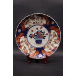 AN IMARI PLATE, with scalloped rim and central vase with flowers & gold highlight design and foliate