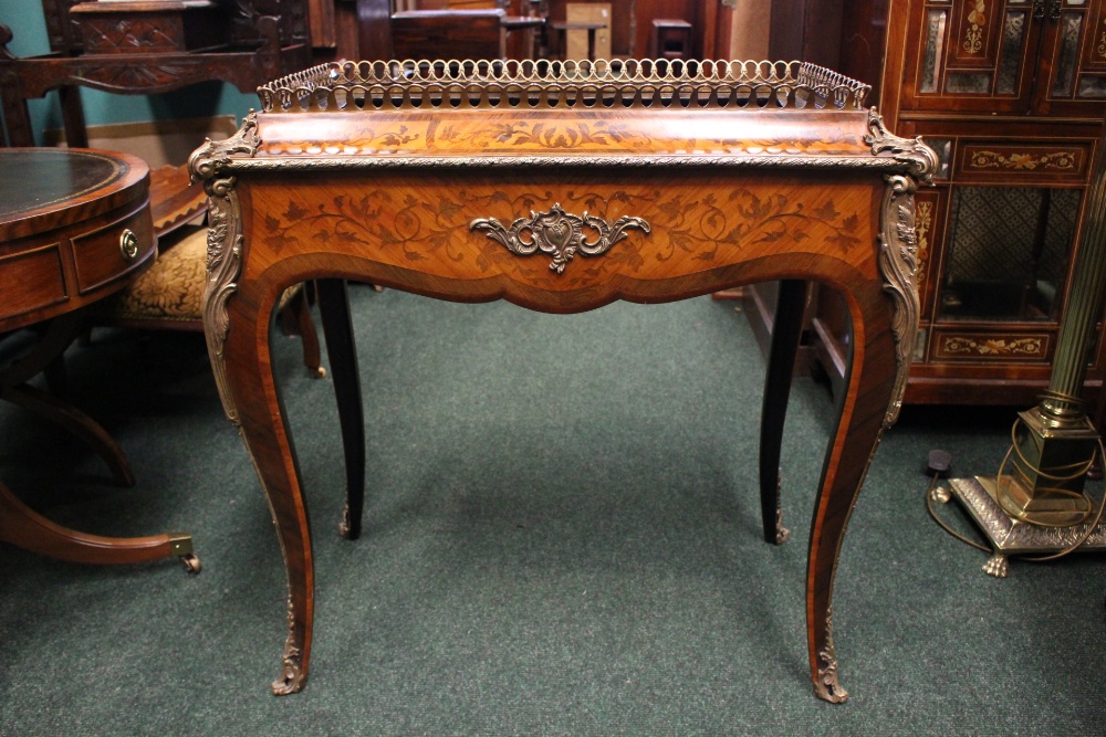 A LATE 19TH CENTURY INLAID ‘BIJOUTERIE’ / DISPLAY TABLE, with good quality ormolu mounts & a brass