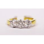 AN 18CT YELLOW GOLD 3 STONE DIAMOND RING, 1.00ct diamond approx