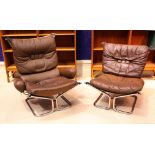 A PAIR OF INGMAR RELLING FOR WESTNOFA LEATHER LOUNGE CHAIRS, one with armrests, one without, each