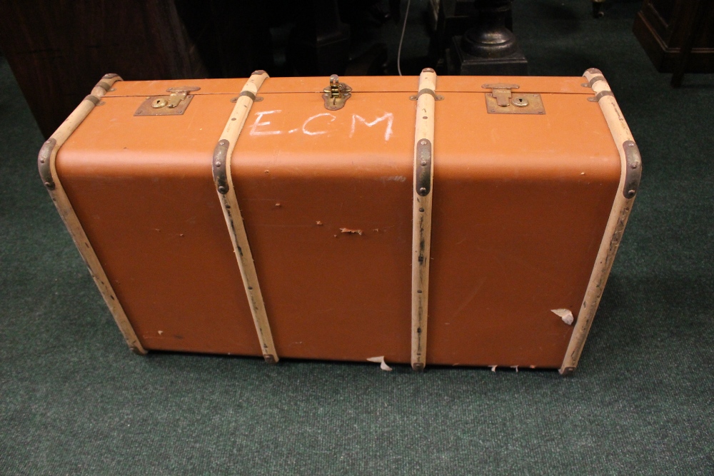 A WOODEN HINGED LID BOX WITH A LARGE SUITCASE, the suitcase bound with metal and bentwood, with - Image 5 of 5