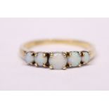 A 9CT YELLOW GOLD 5 STONE OPAL RING, graduated setting