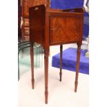 A VERY FINE GEORGIAN MAHOGANY NIGHTSTAND, with 3/4 raised gallery rim with pierced handles, a single