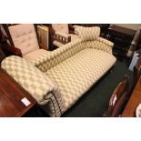 A NEATLY SIZED CHAISE LOUNGE / 'DAY BED', with curved end rest, canted left rest, short Queen Anne