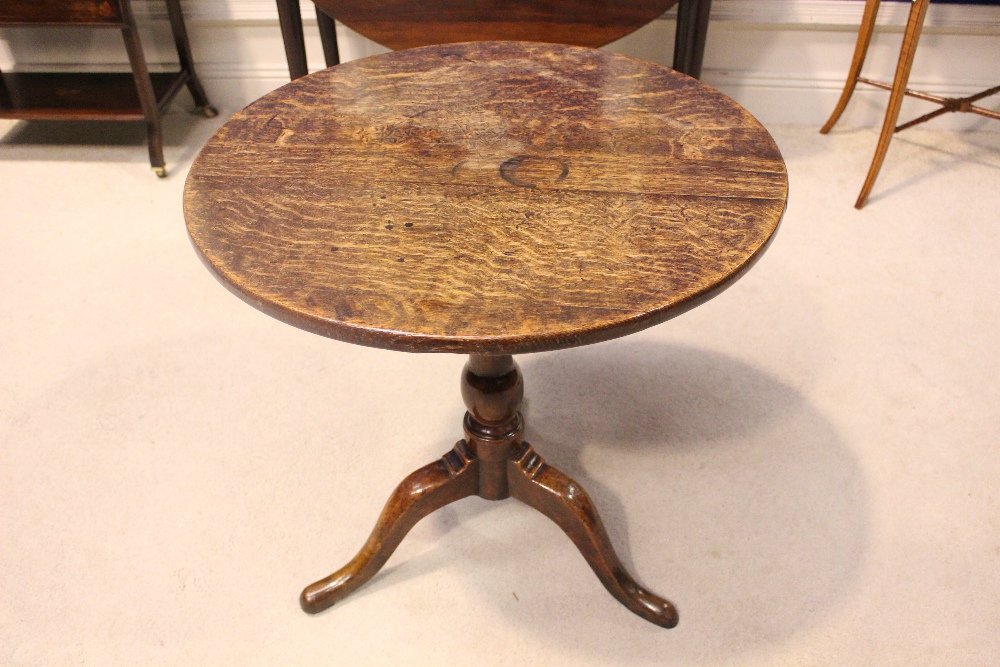 AN 18TH CENTURY TIP UP CENTRE TABLE, with oak top and fruit wood base, a column support on a - Image 2 of 4