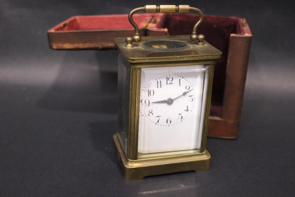 A FRENCH CASH CARRIAGE CLOCK, brass frame, bevelled glass on all sides, 5" x 4" x 3.5" approx case - Image 3 of 7