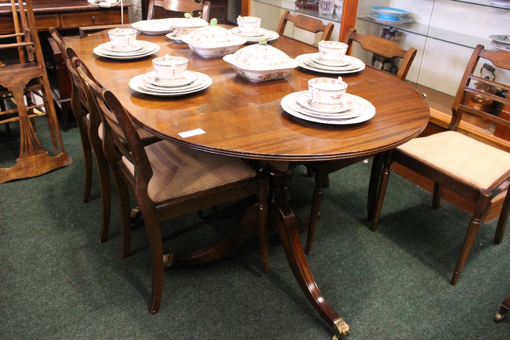 A TWO POD EXTENDABLE MAHOGANY DINING TABLE, with reeded rim, with turned column supports, and tripod - Image 2 of 4