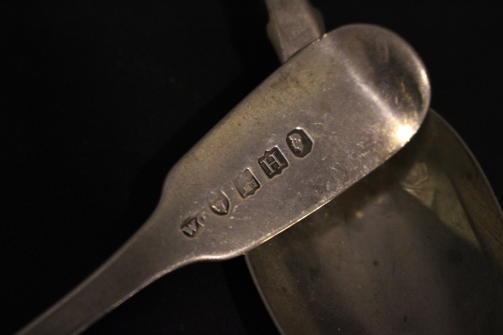 A SET OF 6 19TH CENTURY IRISH SILVER SPOONS, rattail, maker's mark WC for William Cummins, date - Image 3 of 4