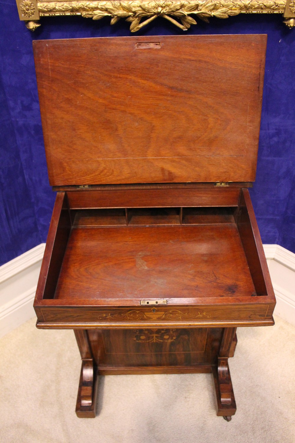 A VERY FINE ROSEWOOD INLAID DAVENPORT, with lift up leather topped writing slope, a raised back with - Image 4 of 5