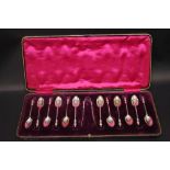 A CASED SET OF EARLY 20TH CENTURY SILVER 'APOSTLE' SPOONS, each teaspoon tipped with the figure of